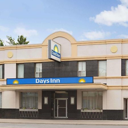 Days Inn By Wyndham Toronto East Beaches Екстериор снимка