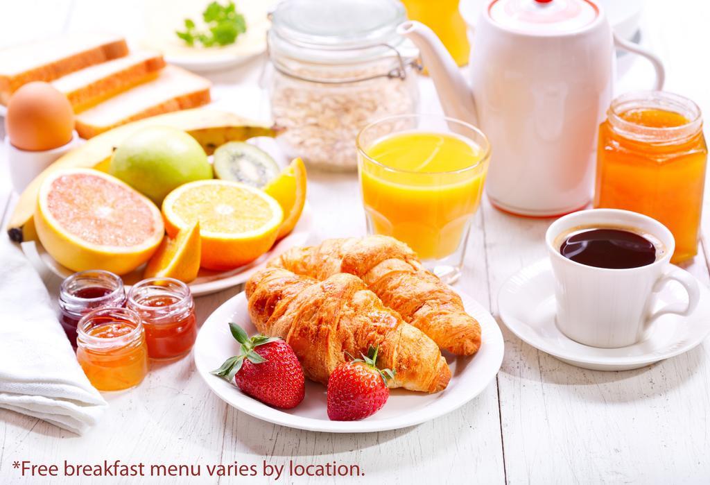 Days Inn By Wyndham Toronto East Beaches Екстериор снимка