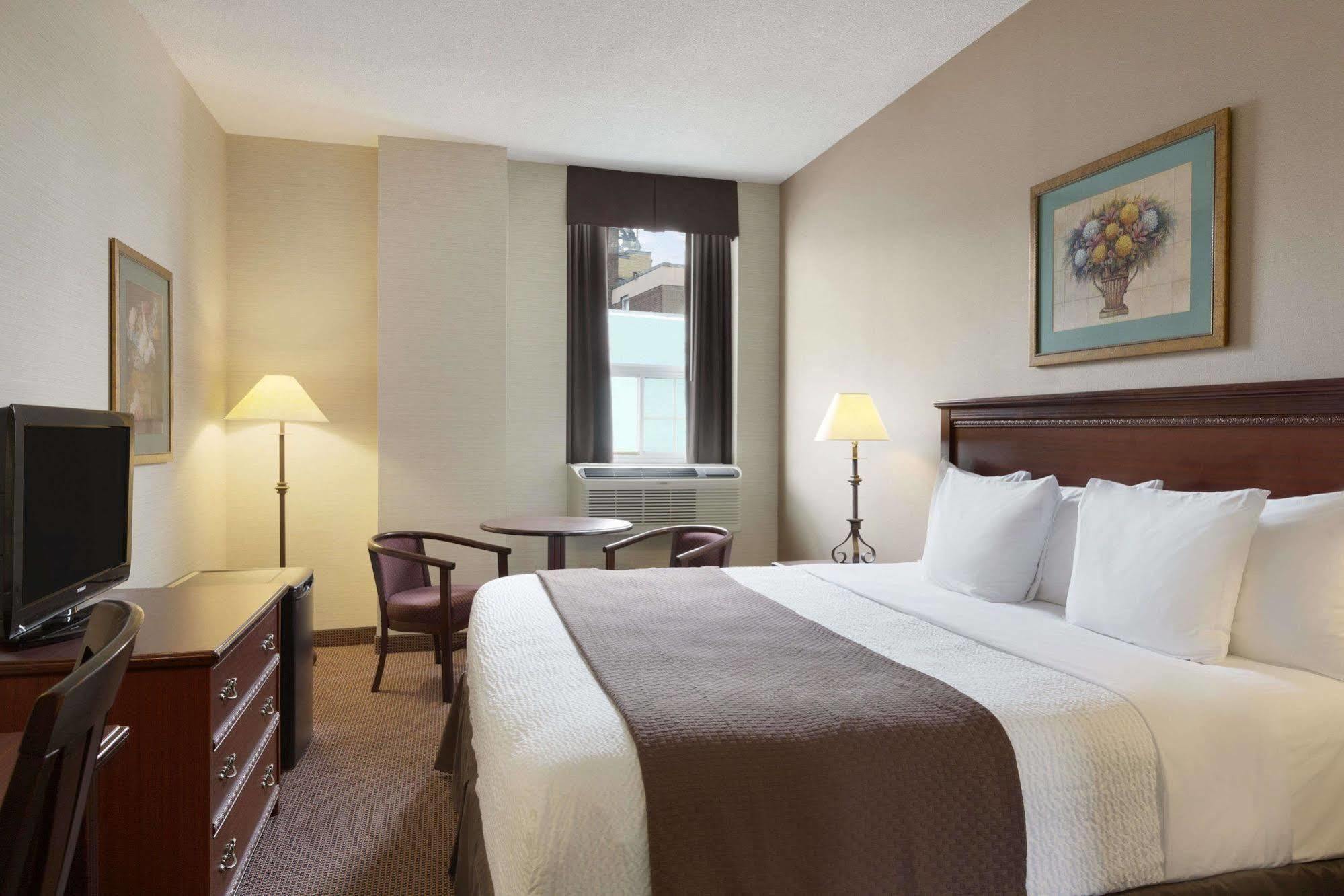 Days Inn By Wyndham Toronto East Beaches Екстериор снимка
