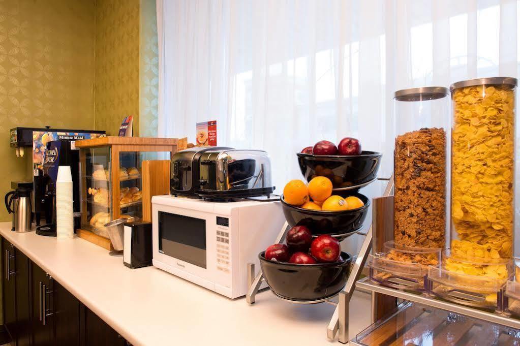 Days Inn By Wyndham Toronto East Beaches Екстериор снимка