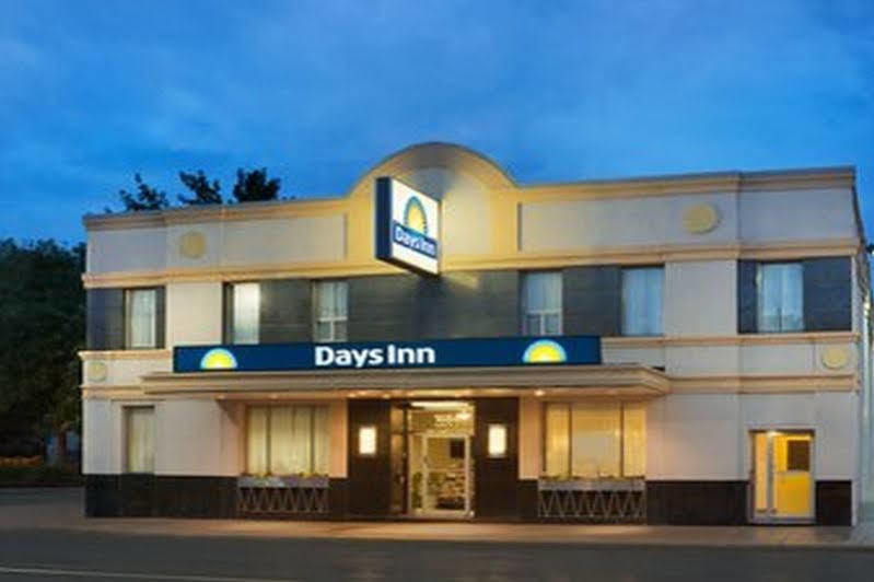 Days Inn By Wyndham Toronto East Beaches Екстериор снимка